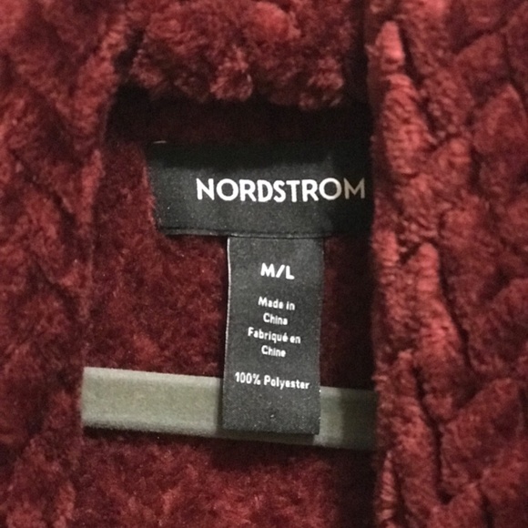 Nordstrom Plush Jacquard Robe in Burgundy Spice Size Medium/large . - Picture 3 of 4